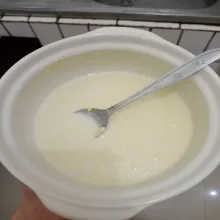 Campur semua bahan adonan, tambahkan air sedikit demi sedikit. Aduk rata hingga kental.