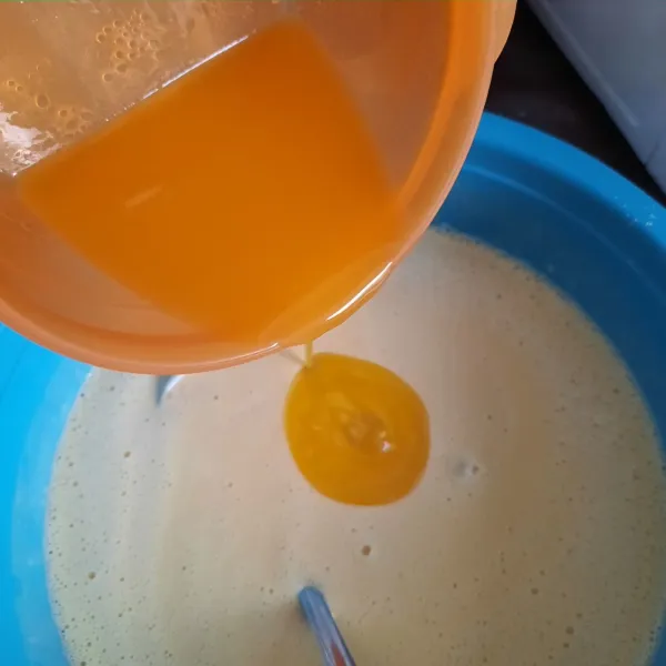 Masukkan margarin.