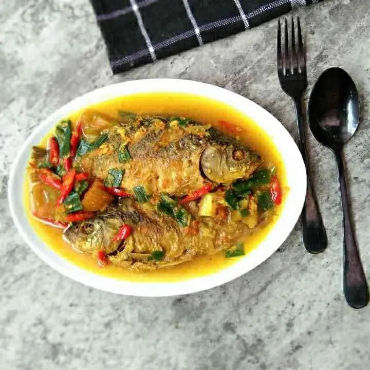 Ikan Mas Bumbu Kari Kuning