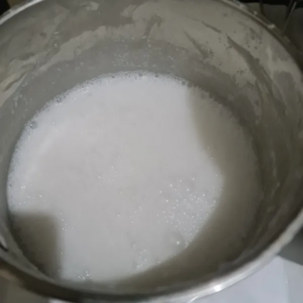 Masak hingga mendidih sambil di aduk, lalu dinginkan.