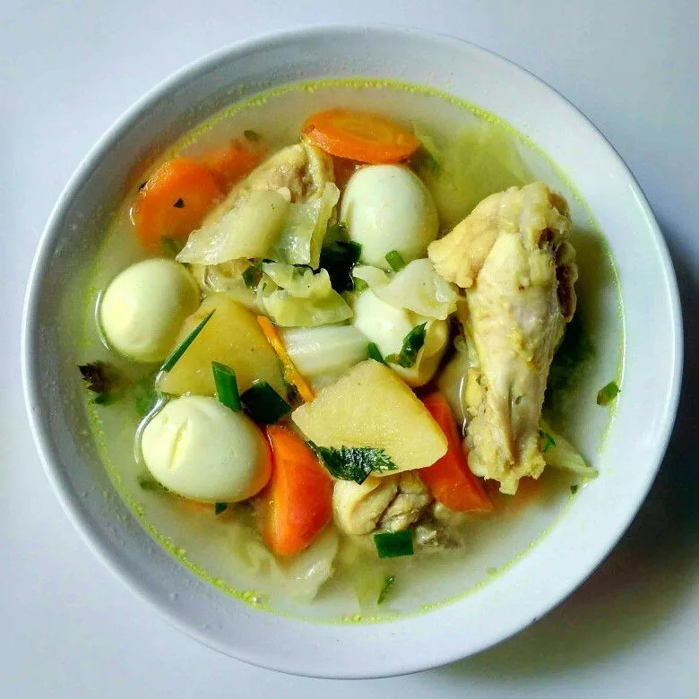 Sayur Sop Telur Puyuh dan Ayam