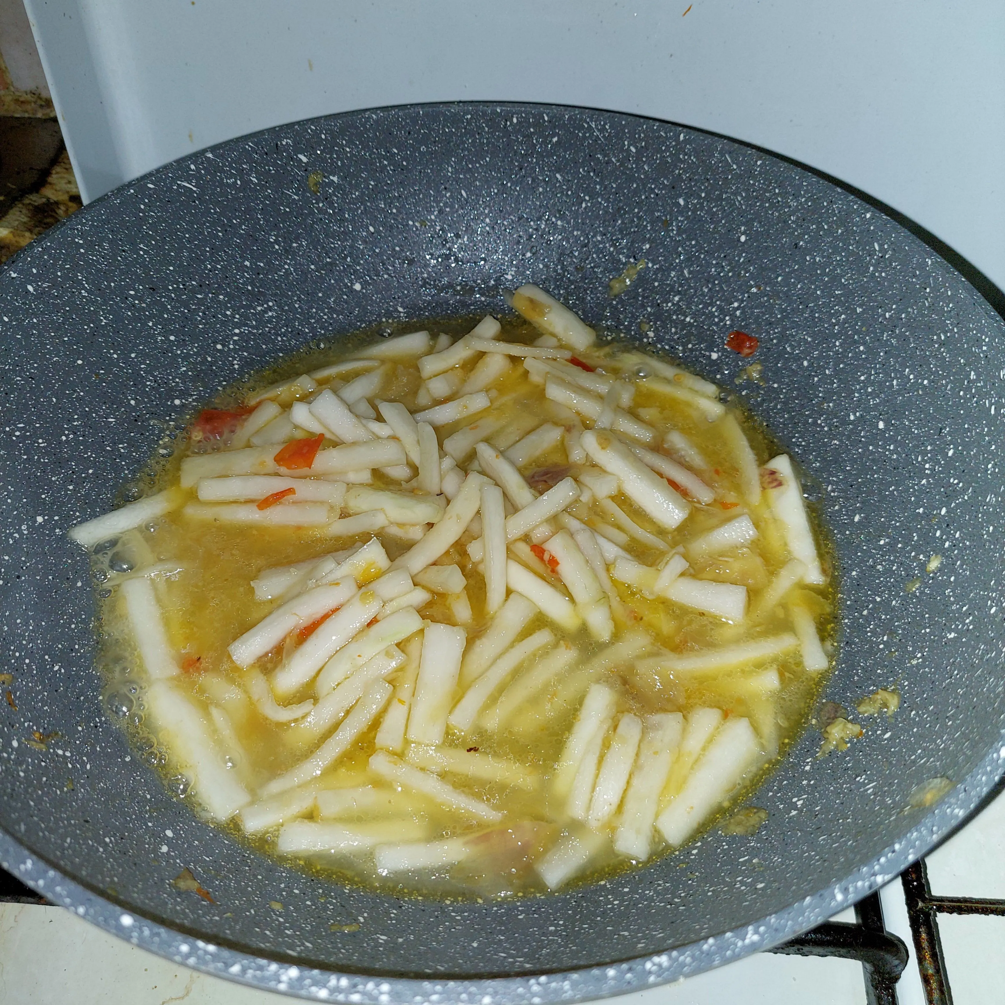 Step 7 Oseng Kenikir Lobak