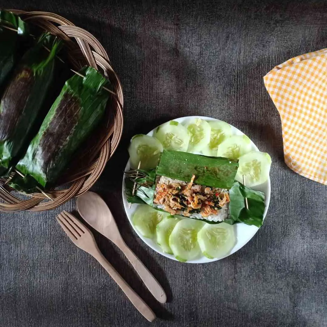 Nasi Bakar Ayam Suwir Pedas