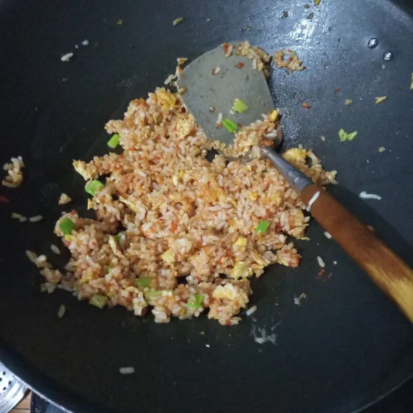 Aduk hingga tercampur rata, lalu cicipi rasanya.