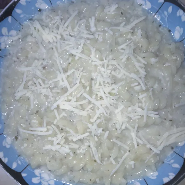 Sajikan dengan taburan keju cheddar parut.