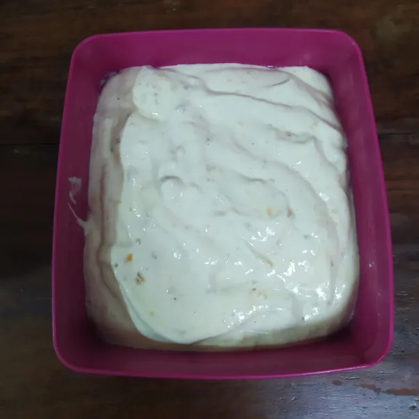 Pindahkan ke wadah kedap udara lalu simpan kembali ke dalam freezer sampai beku atau minimal 8 jam.