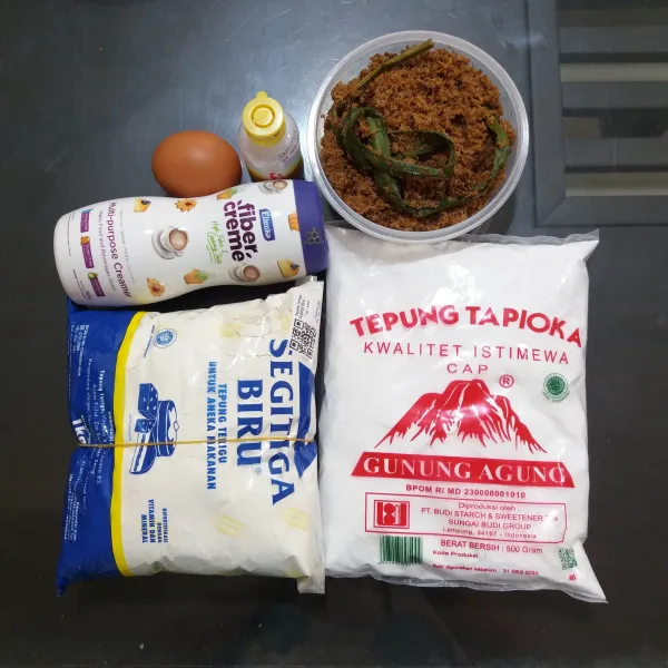 Siapkan bahan-bahan.