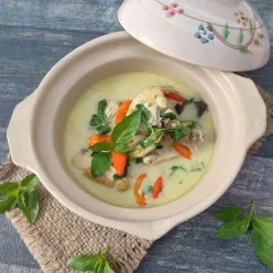 Opor Ayam Kampung Kemangi