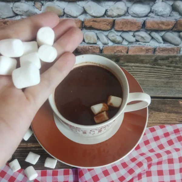 Beri marshmallow dan siap untuk diminum.