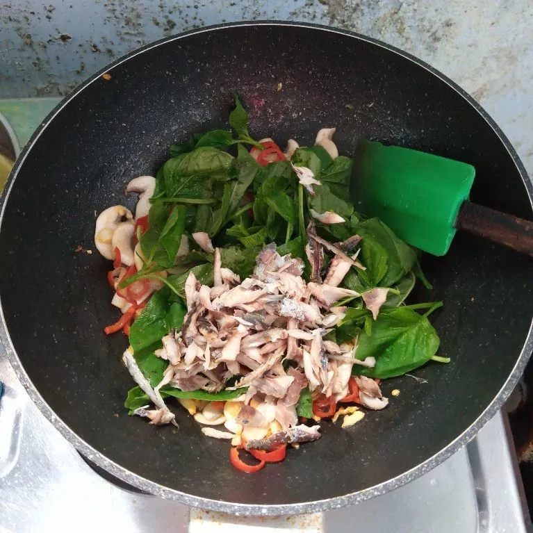 Step 4 Spaghetti Pindang Bayam
