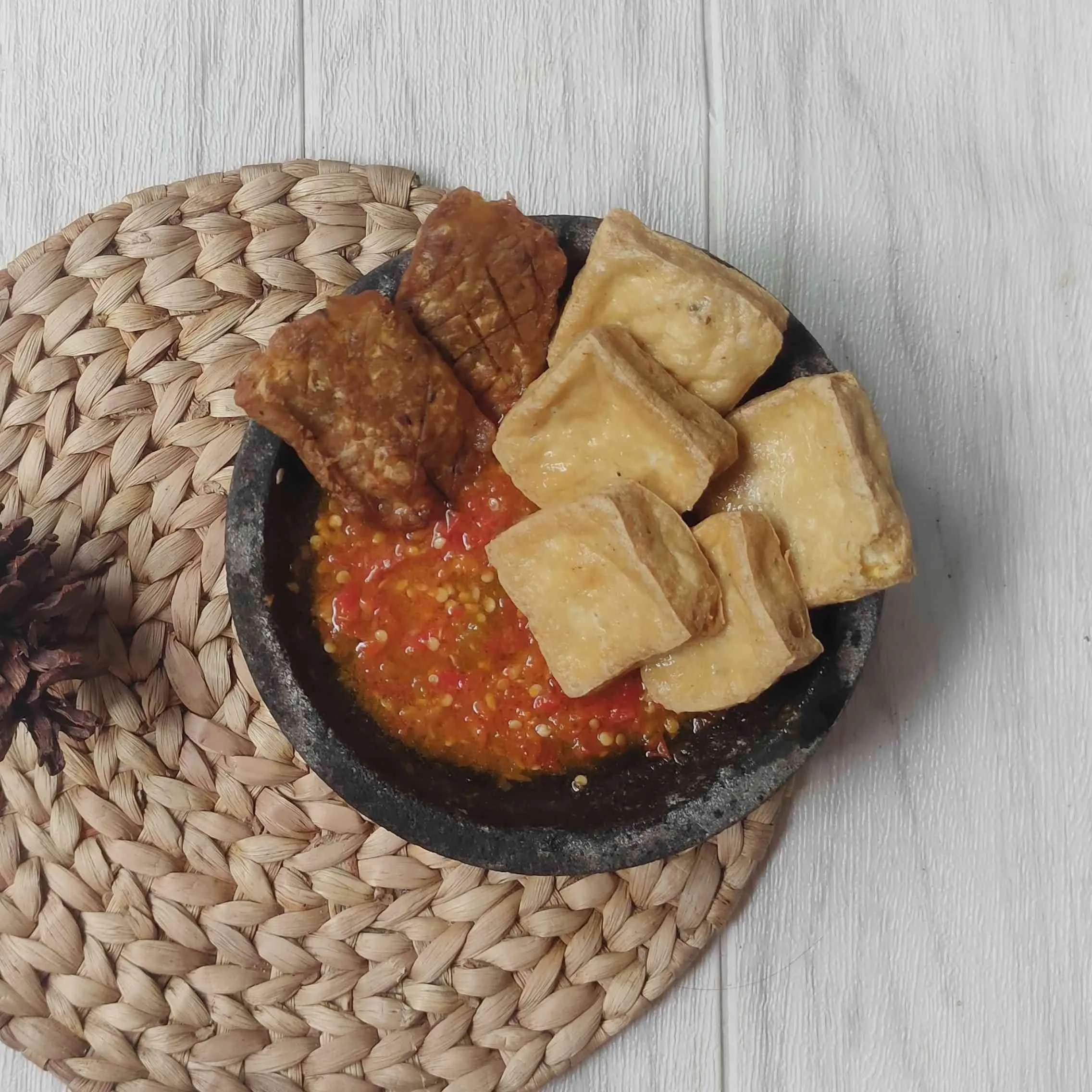 Tahu Tempe Goreng Sambal Mentah