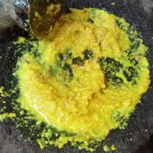 Ulek bumbu hingga halus.