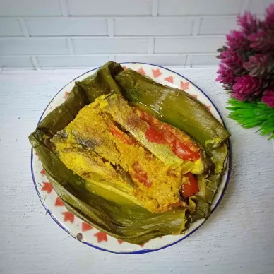 Pepes Ikan Bawal Bumbu Kuning