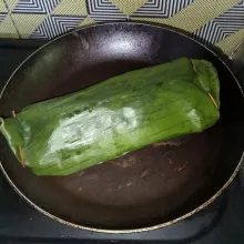 Lalu bakar di atas teflon hingga bagian luar agak gosong, angkat dan sajikan.