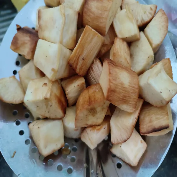 angkat, kemudian tiriskan.