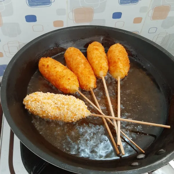 Goreng hingga cokelat keemasan.