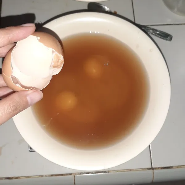 Tambahkan telur.