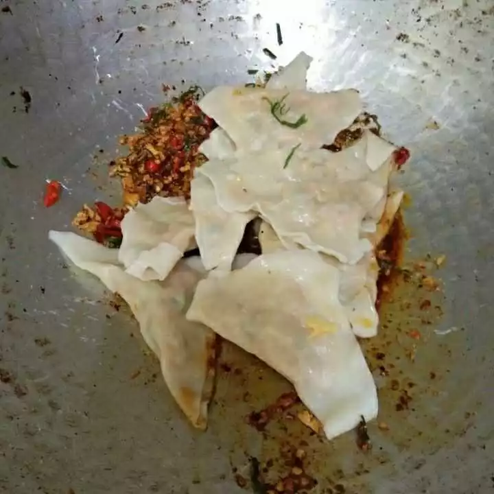 Step 8 Pangsit Chilli Oil