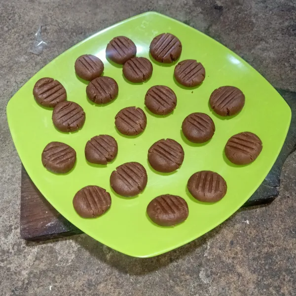 Cetak pakai garpu (dipenyet).