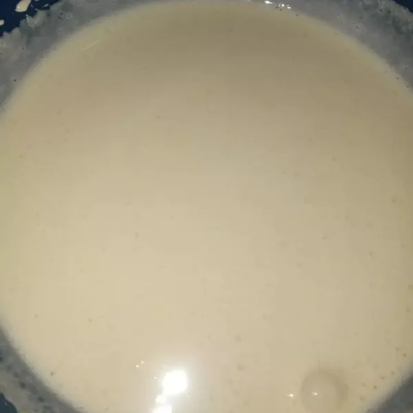 Mixer telur hingga mengembang. Bisa juga pakai SP, tapi ini saya skip.