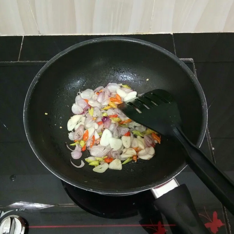 Step 3 Tumis Kenikir Tempe Gembus