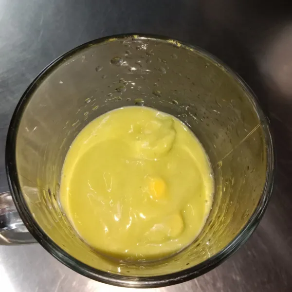 sesudah di blender lalu masukan kedalam gelas