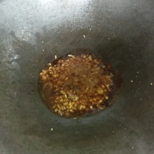 Masak hingga mendidih, koreksi rasanya dan matikan kompor.