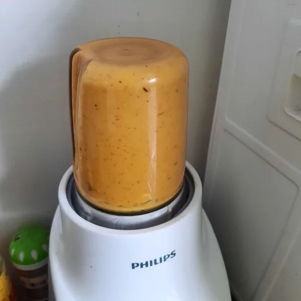 Blender bumbu halus.