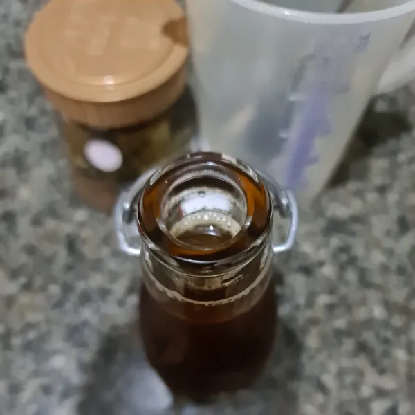 Masukkan ke dalam botol.