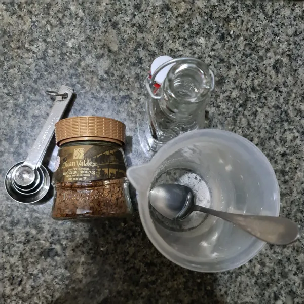 Siapkan bahan.