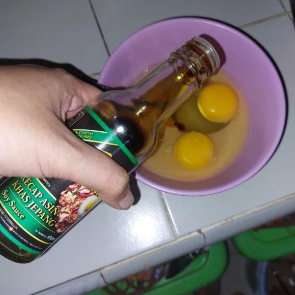 Tambahkan shoyu.
