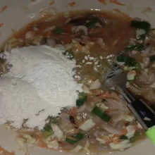 Campur telur, terigu, udang dan sayuran. Aduk rata. Goreng hingga kecoklatan. Tiriskan.