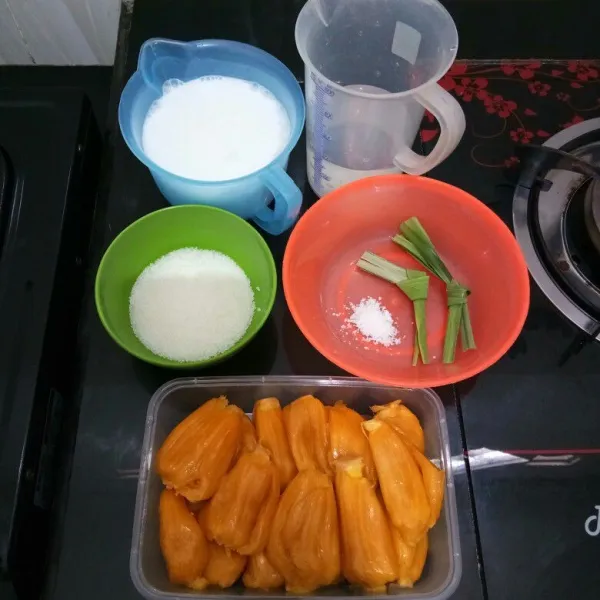 Siapkan bahan-bahan yang diperlukan.