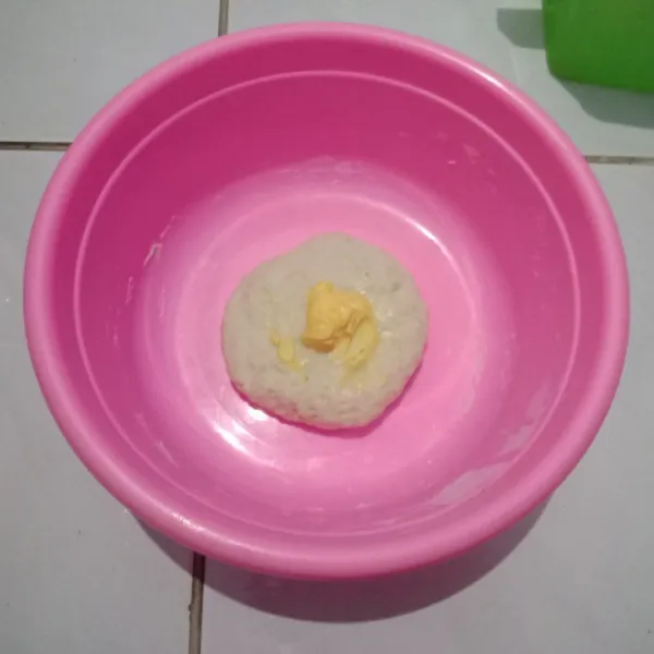 Beri margarin lalu uleni sampai kalis.