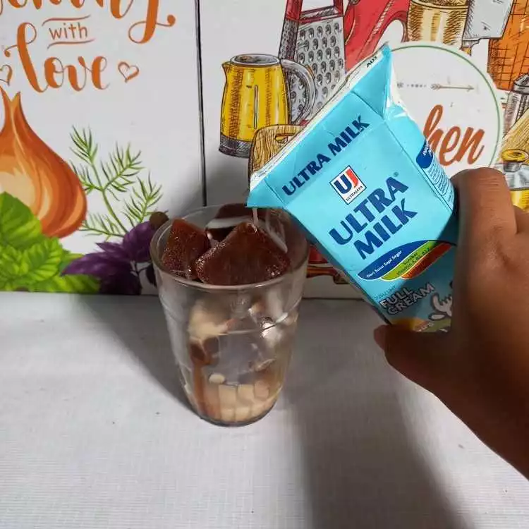 Step 5 Iced Cube Coffee Milk