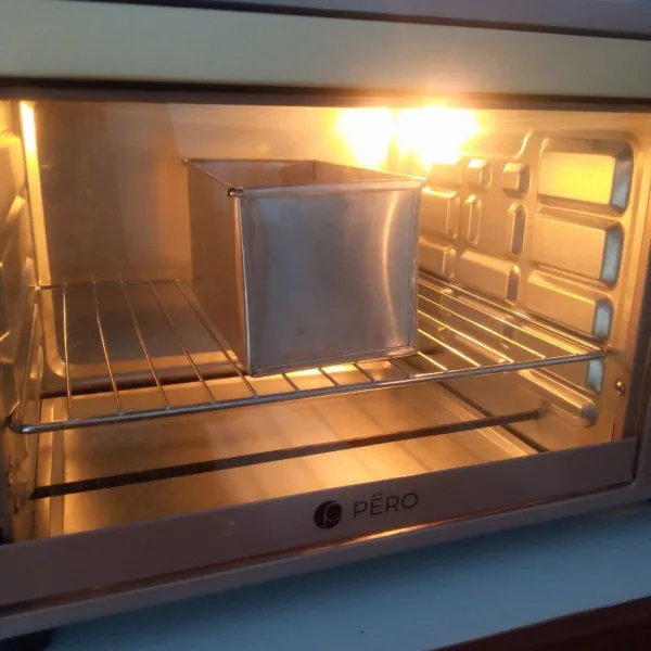 Panaskan oven. Masukkan adonan. Kemudian panggang selama 20-25 menit dengan suhu 170-180°atau sampai matang (Sesuaikan oven masing-masing). Tes tusuk. Angkat dan sajikan.