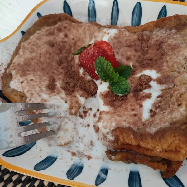 Sajikan di atas piring saji.