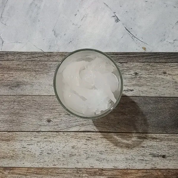 Kemudian tambahkan jelly kelapa muda.