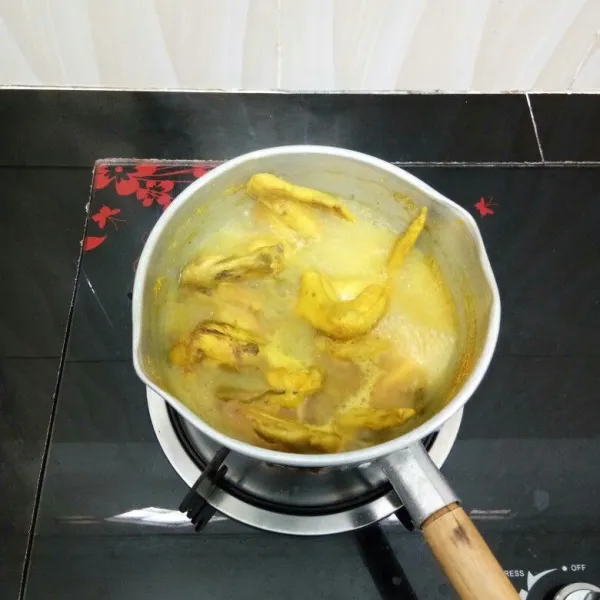 Masak hingga bumbu meresap dan air menyusut.