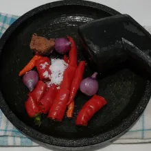 Ulek cabai, bawang merah, terasi, dan garam.