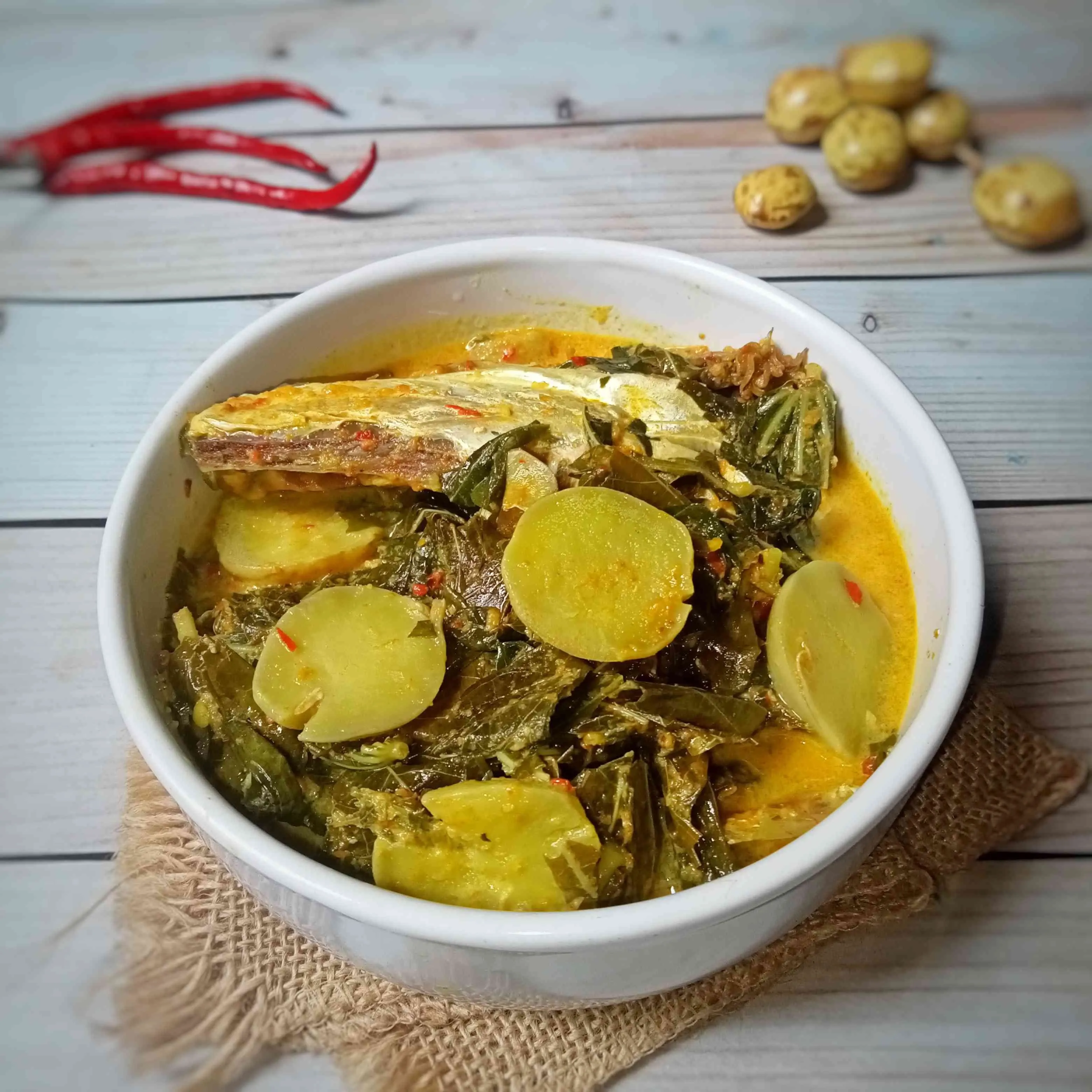 Gulai Pucuk Ubi Jengkol Kepala Ikan