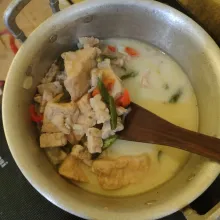 Masak hingga mendidih kembali, lalu matikan api. Kemudian angkat dan sajikan.