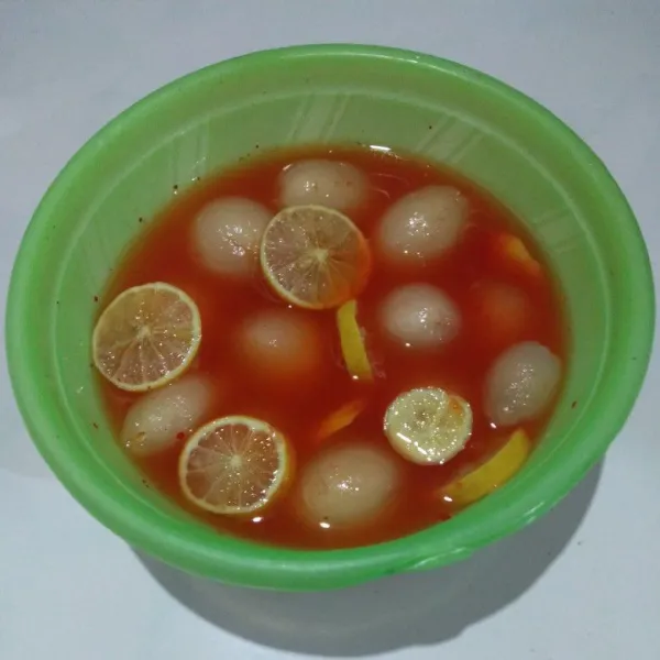 Tunggu dingin dan simpan dalam kulkas. Setelah dingin, lalu sajikan.