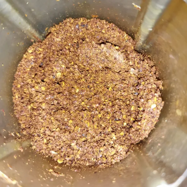 Blender kembali hingga bubuk, bisa gunakan chopper atau blender dry mill.
