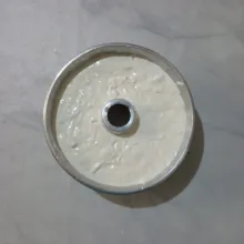 Tuang ke dalam loyang yang sudah di olesi tipis dengan margarin.
