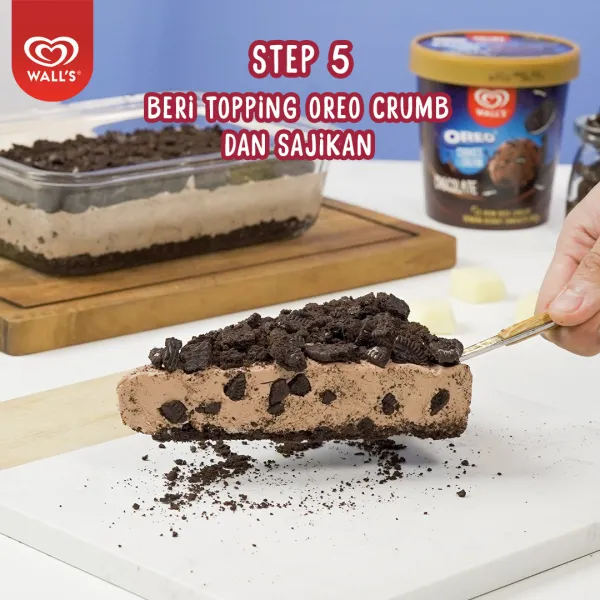 Siap untuk disajikan dengan toping oreo, whipped cream dan scoop Oreo Chocolate.