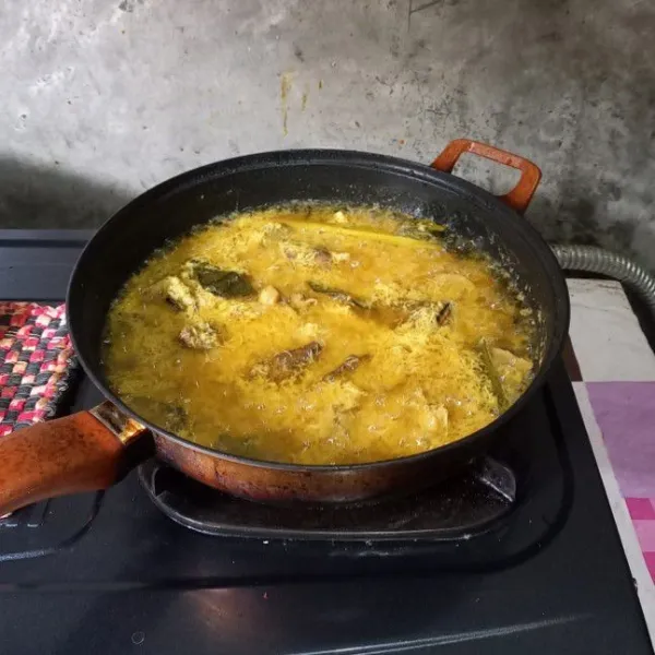 Goreng serundeng ati ampela.