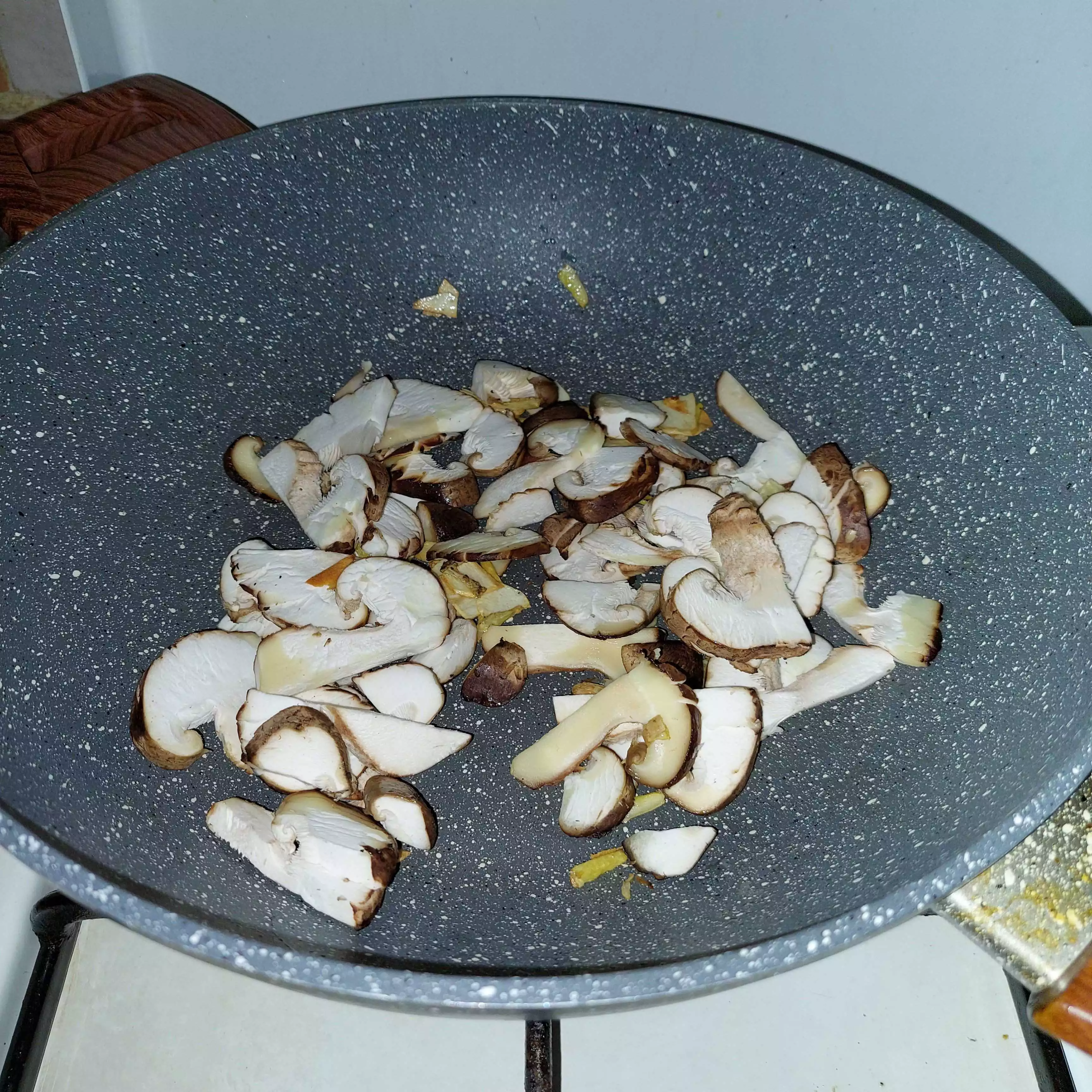 Step 2 Tumis Brussels dan Jamur Shitake