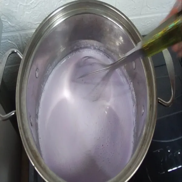 Masak Silky Puding Rasa Taro untuk layer pertama
