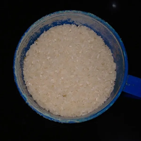 Pilih beras dengan bulir besar dan gendut dengan kualitas yang baik.